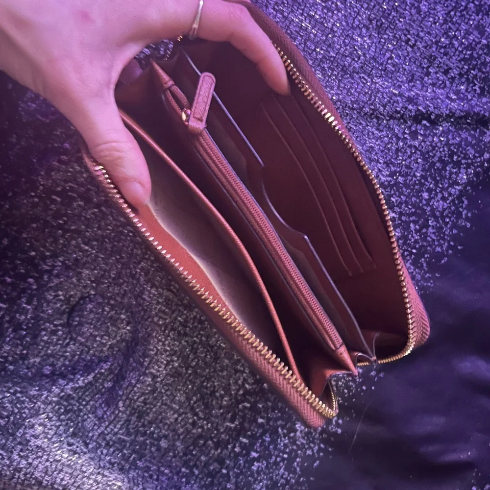 Nice Michael Kors Brown Saffiano Leather Zip Around Wallet! - Picture 5 of 14